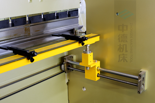 ZDP-10032高精度x軸結(jié)構(gòu)，采用滾珠絲桿，精度高無游隙，淬火高強(qiáng)度擋指，并有倒三角鎖卡裝置不掉落.jpg