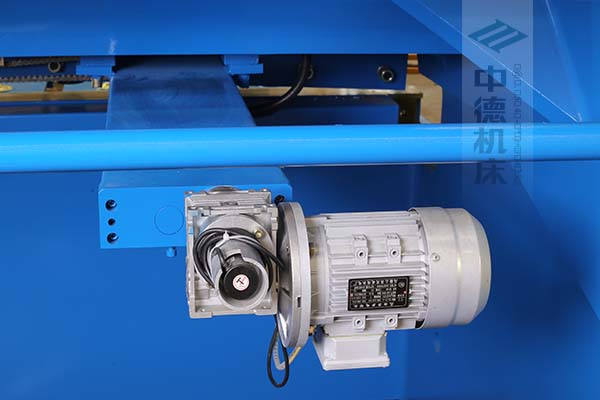 ZDS-2032后擋料AC電機與減速器一體，故障少，速度快.jpg