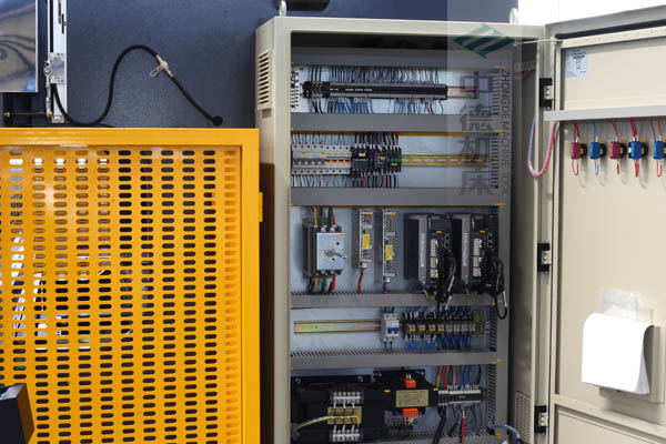 ZDPE8025-ESTUN原廠適配電氣箱總成，抗干擾能力強(qiáng)，電氣運行穩(wěn)定.jpg